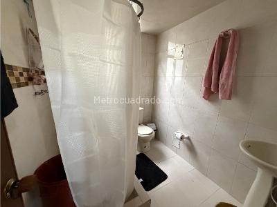 Casa de 5 alcobas en venta en El Poblado, Mosquera, 216 m² · foto 11 de 20