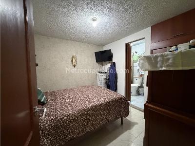 Casa de 5 alcobas en venta en El Poblado, Mosquera, 216 m² · foto 13 de 20