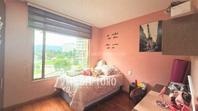Apartamento de 4 alcobas en venta en Ciudad Salitre, Bogotá, 208 m² · foto 10 de 16