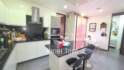 Apartamento de 4 alcobas en venta en Ciudad Salitre, Bogotá, 208 m² · foto 2 de 16