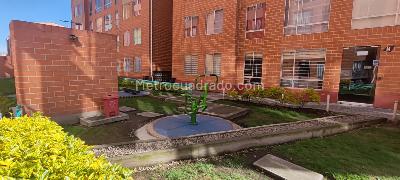 Apartamento de 3 alcobas en venta en Cr Azahar, Soacha, 46 m² · foto 2 de 9