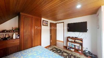 Apartamento de 3 alcobas en venta en Chico San Patricio, Bogotá, 129 m² · foto 3 de 20