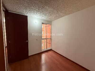 Apartamento de 3 alcobas en venta en Las Delicias, Bogotá, 46 m² · foto 2 de 10