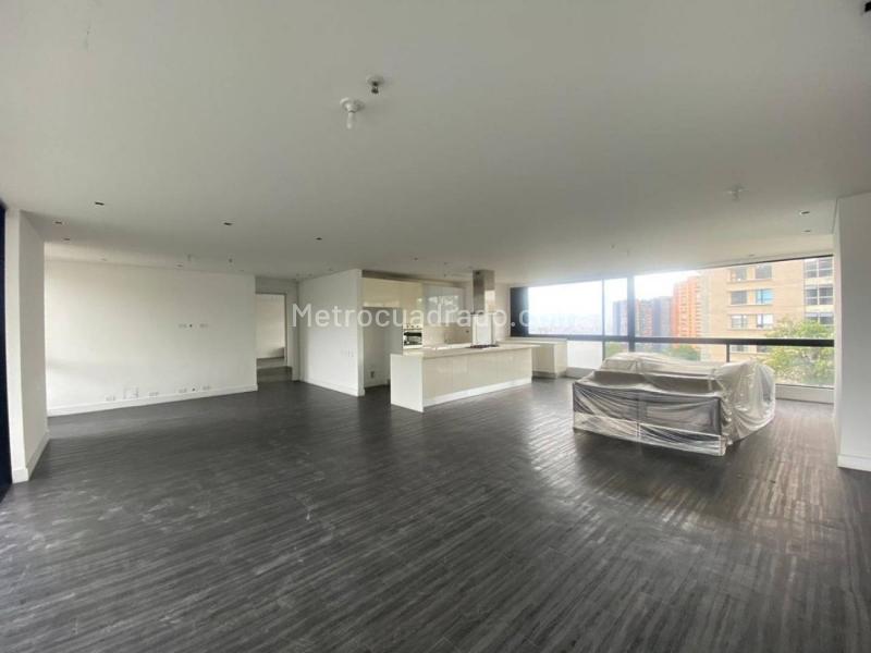 Apartamento de 3 Alcobas en El Poblado cerca a Santa Fe y Oviedo - 4