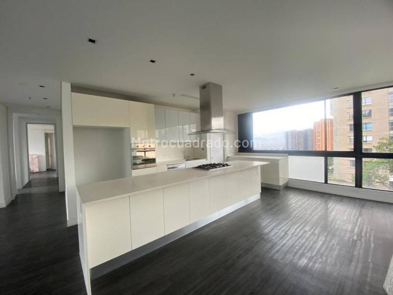 Apartamento de 3 Alcobas en El Poblado cerca a Santa Fe y Oviedo - 7