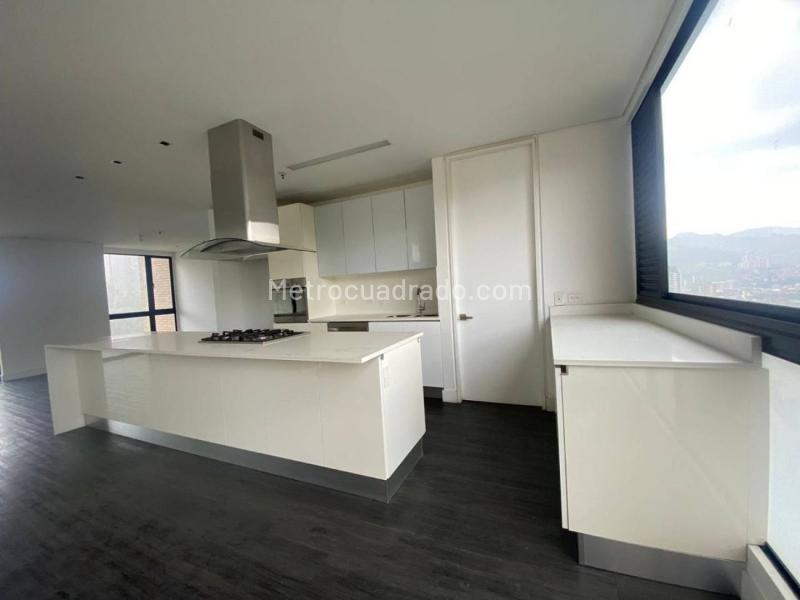 Apartamento de 3 Alcobas en El Poblado cerca a Santa Fe y Oviedo - 8