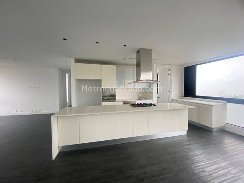 Apartamento de 3 Alcobas en El Poblado cerca a Santa Fe y Oviedo - 9