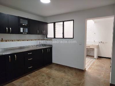 Casa de 3 alcobas en arriendo en Las Margaritas, Envigado, 184 m² · foto 2 de 19