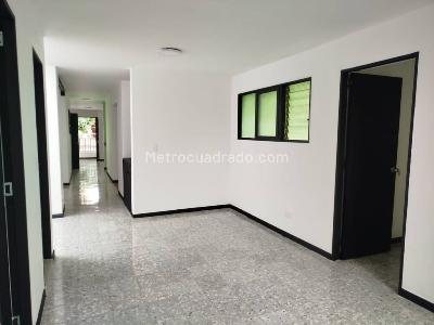 Casa de 3 alcobas en arriendo en Las Margaritas, Envigado, 184 m² · foto 13 de 19