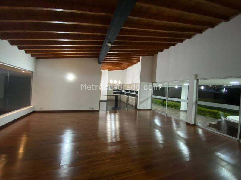 4BR House in Llanogrande (350 m²) - 4