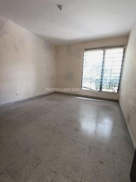 Casa Amplia de 4 Alcobas en Laureles - 7