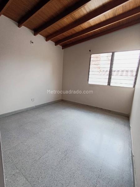 Casa Amplia de 4 Alcobas en Laureles - 8