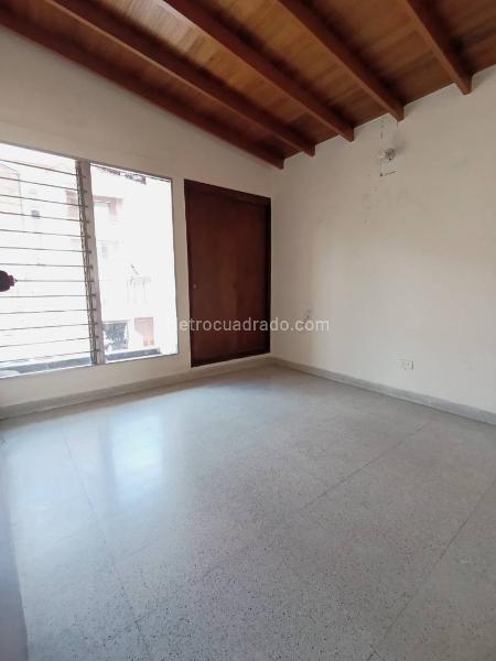 Casa Amplia de 4 Alcobas en Laureles - 9