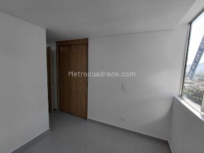 Apartamento de 3 alcobas en arriendo en Machado, Bello, 54 m² · foto 2 de 18