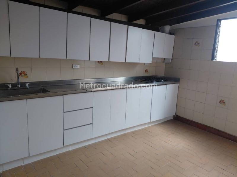 Spacious 4BR Apartment in San Joaquin - 5