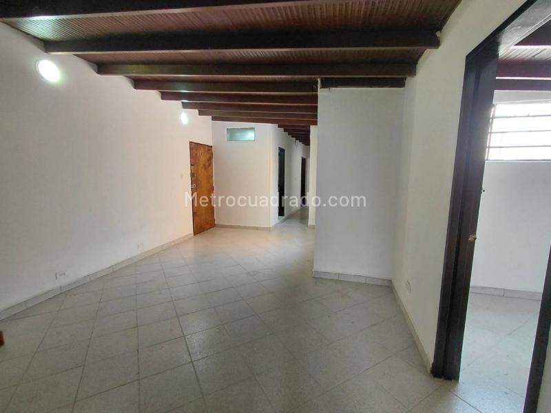 Spacious 4BR Apartment in San Joaquin - 8