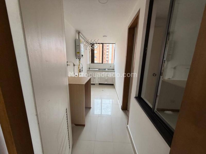 4BR Apartment in Los Balsos with Balcony & Double Parking - 2