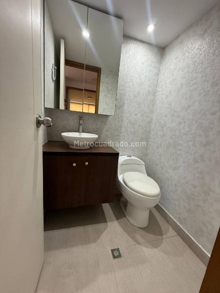 4BR Apartment in Los Balsos with Balcony & Double Parking - 5