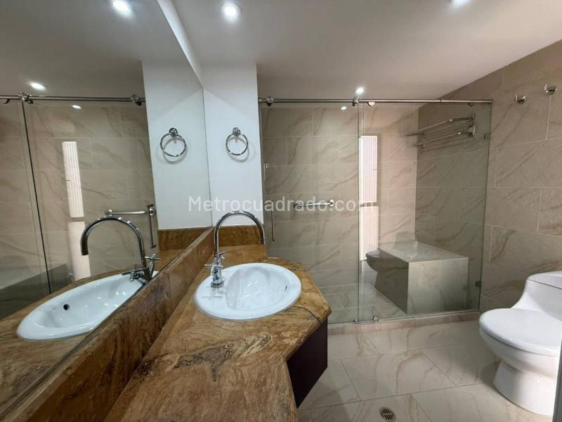 4BR Apartment in Los Balsos with Balcony & Double Parking - 6