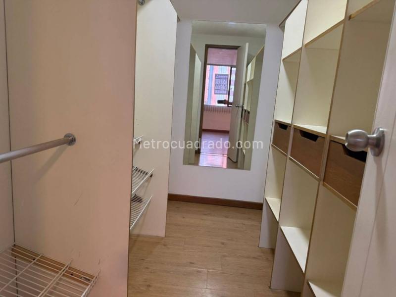 4BR Apartment in Los Balsos with Balcony & Double Parking - 8