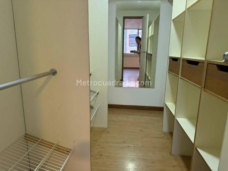 4BR Apartment in Los Balsos with Balcony & Double Parking - 9