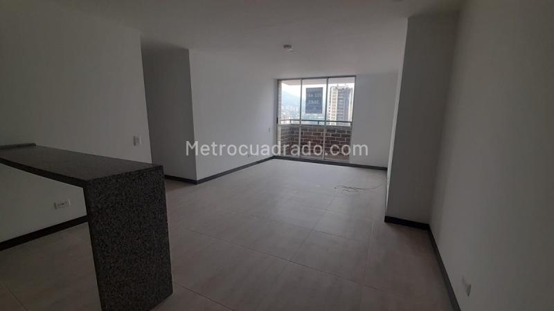 3BR Apartment with Balconies in Sabaneta - 4