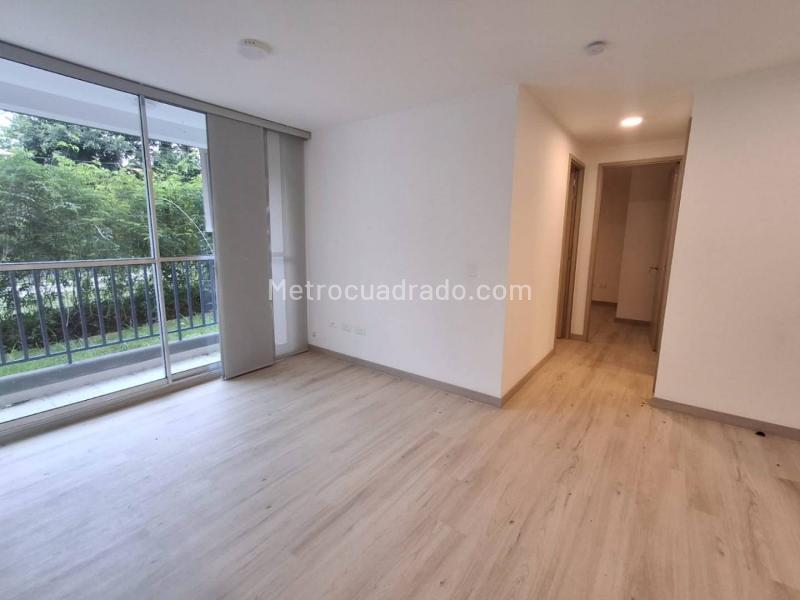 2BR Apartment in Los Colegios (54 m²) - 4