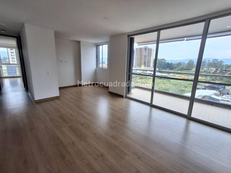 2BR Apartment in San Antonio (74 m²) - 5