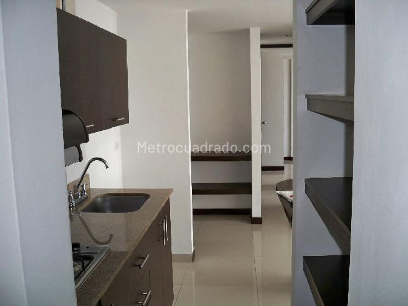 3BR Apartment with Balcony in La Loma del Indio - 5