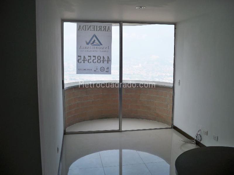 3BR Apartment with Balcony in La Loma del Indio - 6