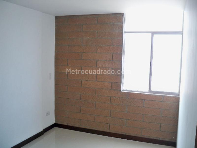 3BR Apartment with Balcony in La Loma del Indio - 9