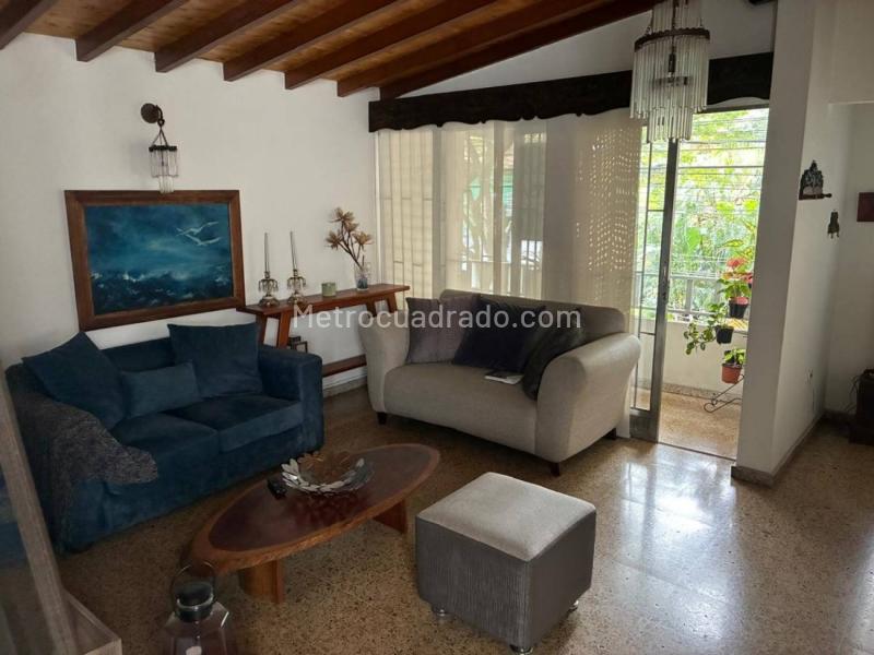 Casa Amplia de 5 Alcobas en Manila - 2