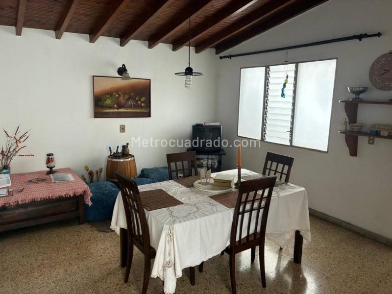 Casa Amplia de 5 Alcobas en Manila - 7