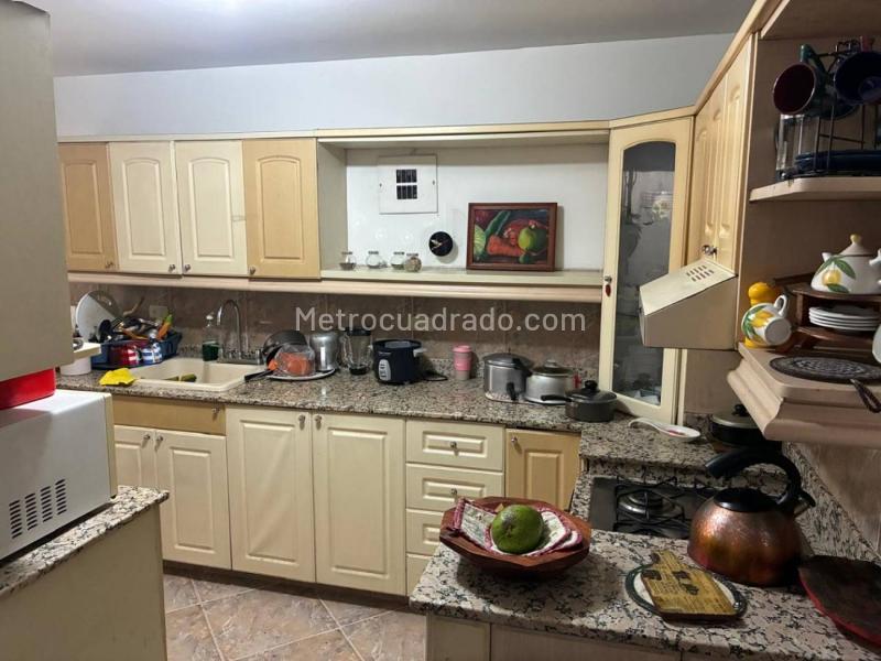 Casa Amplia de 5 Alcobas en Manila - 9