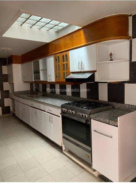 Casa Amplia de 5 Alcobas en Floresta - 2