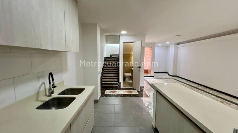 Duplex Amplio de 4 Alcobas en Laureles - 2