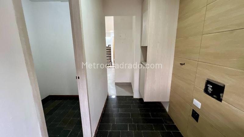 Duplex Amplio de 4 Alcobas en Laureles - 5