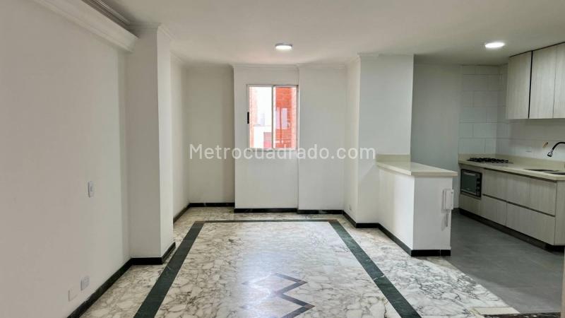 Duplex Amplio de 4 Alcobas en Laureles - 7