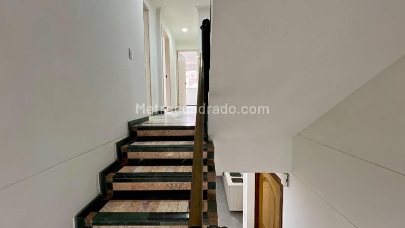 Duplex Amplio de 4 Alcobas en Laureles - 9