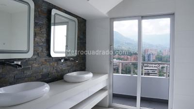 Apartamento en venta en El Poblado, Medellín · foto 2 de 20