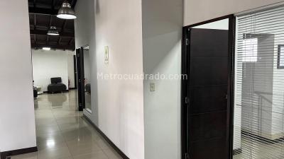 Casa de 5 alcobas en venta en La Aguacatala, Medellín, 337 m² · foto 10 de 20