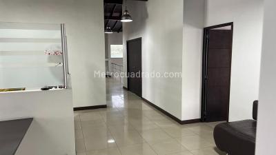 Casa de 5 alcobas en venta en La Aguacatala, Medellín, 337 m² · foto 18 de 20