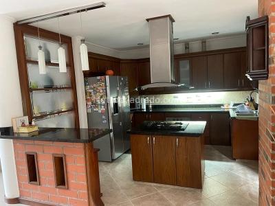 Casa de 5 alcobas en venta en Sabaneta, Sabaneta, 380 m² · foto 8 de 20