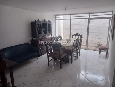 Casa de 4 alcobas en venta en Santa Monica, Medellín, 210 m² · foto 3 de 13