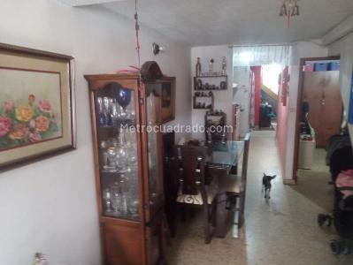 Casa de 3 alcobas en venta en La Florida, Medellín, 67 m² · foto 2 de 12
