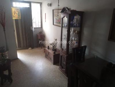 Casa de 3 alcobas en venta en La Florida, Medellín, 67 m² · foto 9 de 12