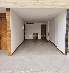 Casa de 5 alcobas en venta en El Porvenir, Rionegro, 270 m² · foto 2 de 12