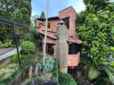 Casa de 3 alcobas en venta en Loma Del Escobero, Envigado, 235 m² · foto 17 de 19