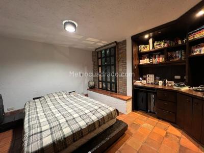 Casa de 3 alcobas en venta en Loma Del Escobero, Envigado, 235 m² · foto 6 de 19