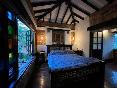 Casa de 3 alcobas en venta en Loma Del Escobero, Envigado, 235 m² · foto 9 de 19